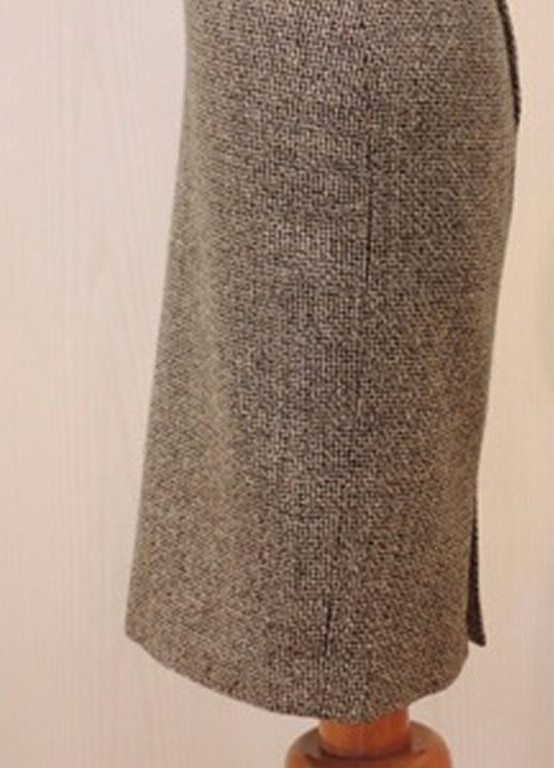 Osserviamo il capo anche di profilo